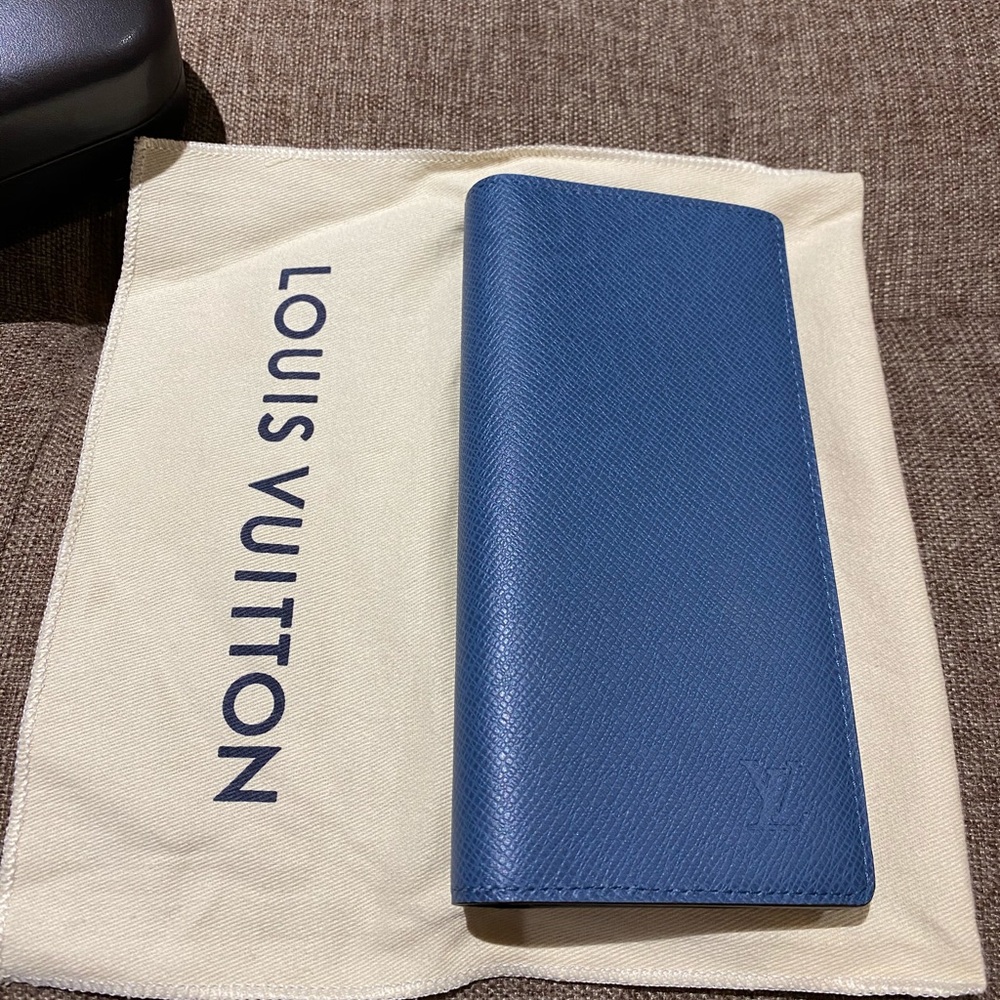 New Louis Vuitton blue BRAZZA Tiaga leather wallet